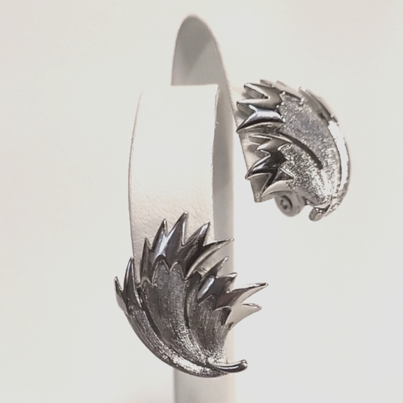 Monet Jewelry - Vintage Monet Clip-On Earrings